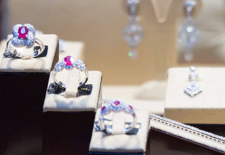 Contrôle d'accès vitrine bijouterie, magasin de montres de luxe Contrôle d'accès vitrine bijouterie, magasin de montres de luxe